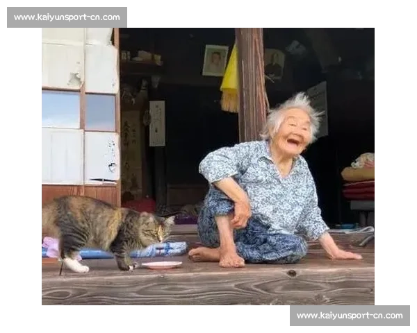 背起百岁奶奶看球赛:116 岁库尔班罕的足球圆梦之旅